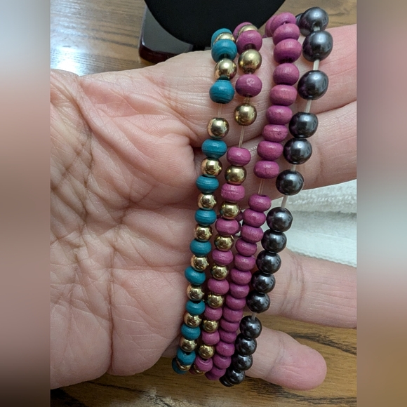 COPY - Costume necklace and Bracelet lot. Plastic and Rhynstones. 11 Bracelets - Picture 4 of 10